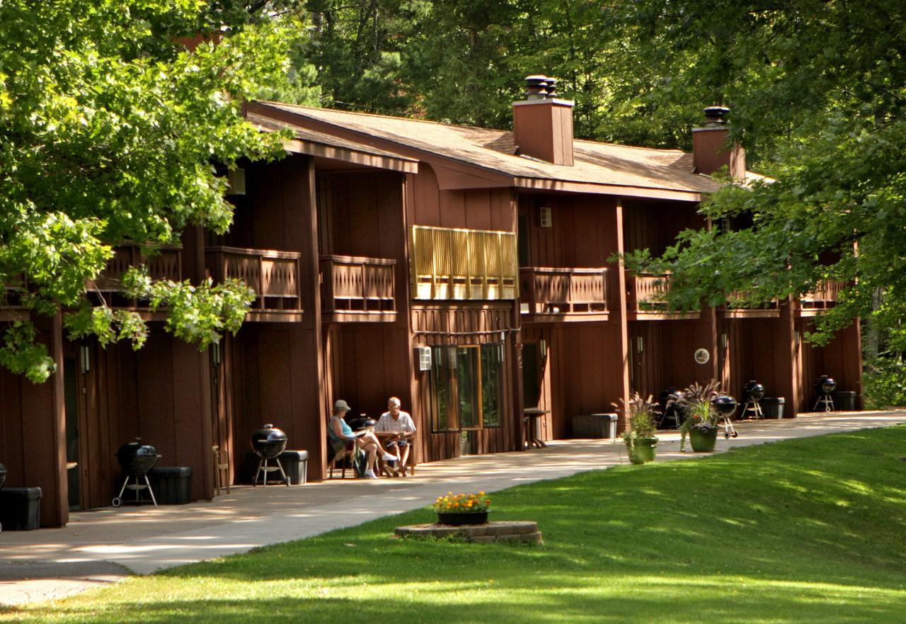 Lake Forest Resort Eagle River Exterior photo