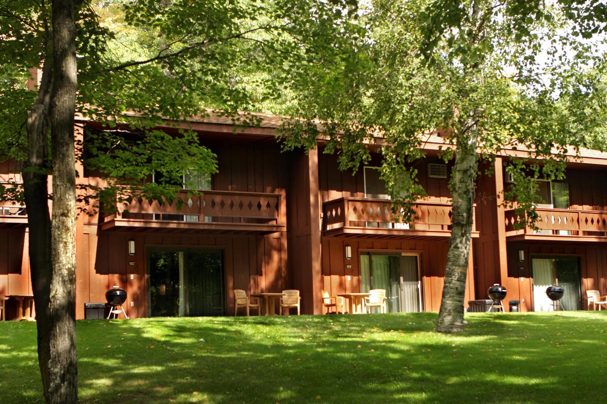 Lake Forest Resort Eagle River Exterior photo